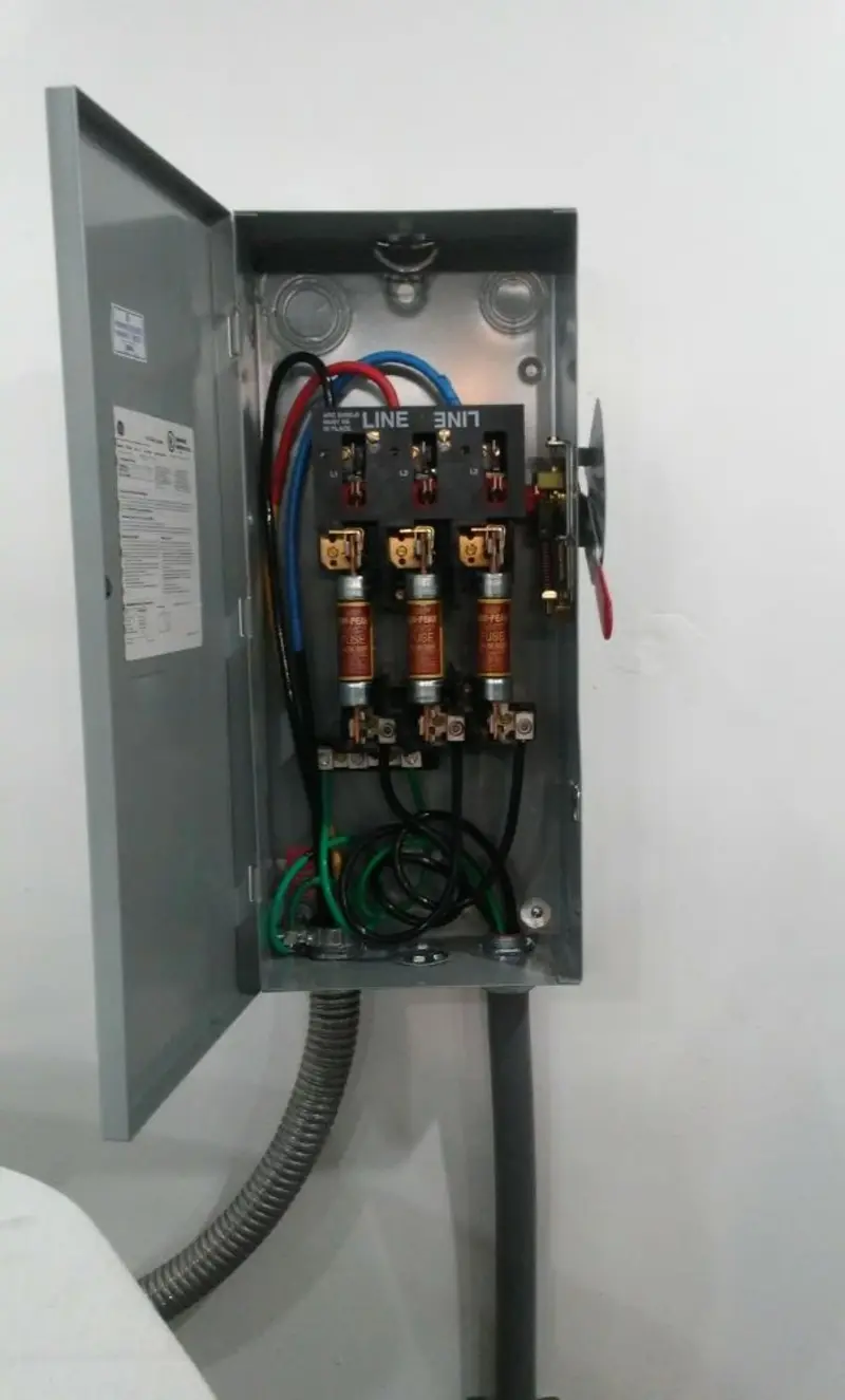Three-phase disconnect switch installed for Smoke Detector Installation in Brownwood
